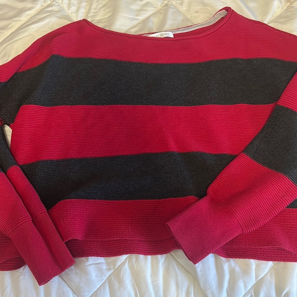 Cute long sleeve crop top